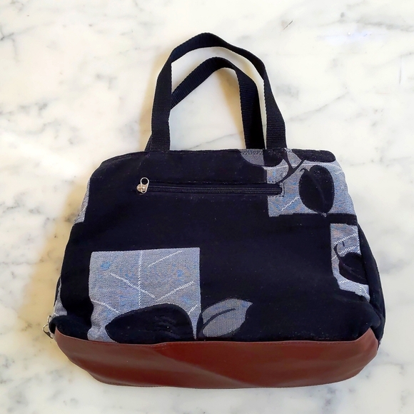 NWOT. Woman's corduroy bag with floral patchwork design. - Picture 3 of 6